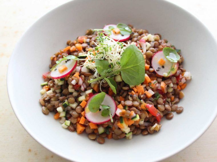 ENSALADA DE LENTEJAS, BERROS Y GERMINADOS