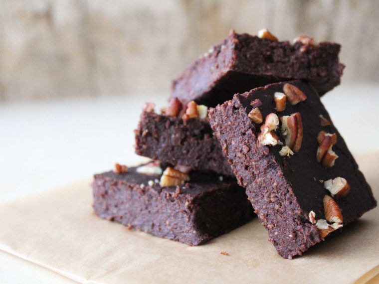 BROWNIE DE AZUKIS Y NUECES PECANAS